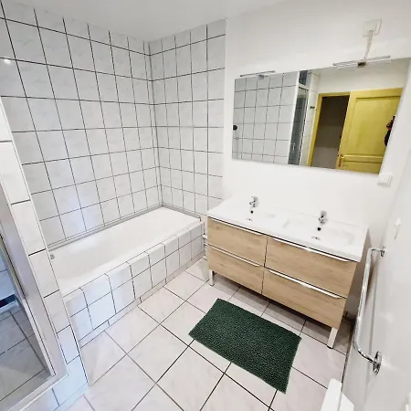 2 Bedrooms Private Parking Wifi Tv