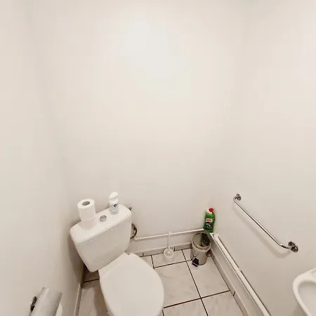 2 Bedrooms Private Parking Wifi Tv