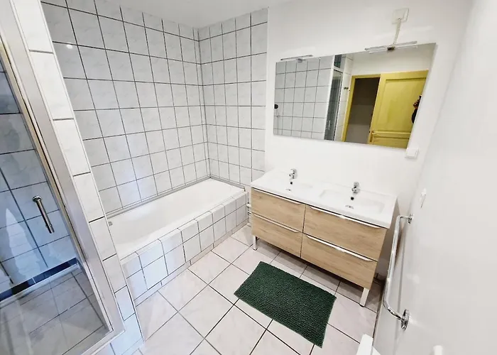 2 Bedrooms Private Parking Wifi Tv