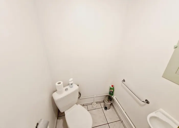 2 Bedrooms Private Parking Wifi Tv